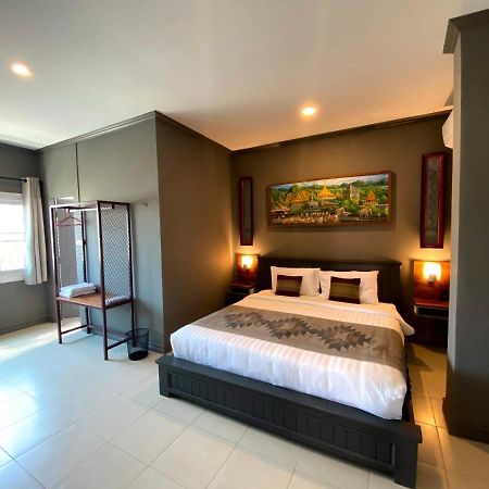 Patuxay Place Vientiane Buitenkant foto