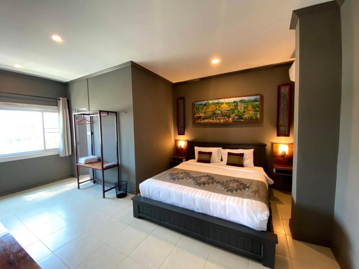 Patuxay Place Vientiane Buitenkant foto
