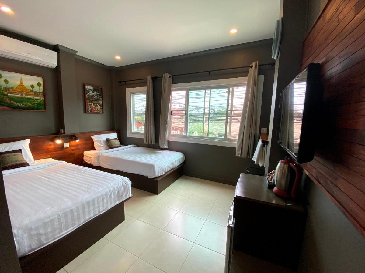 Patuxay Place Vientiane Buitenkant foto