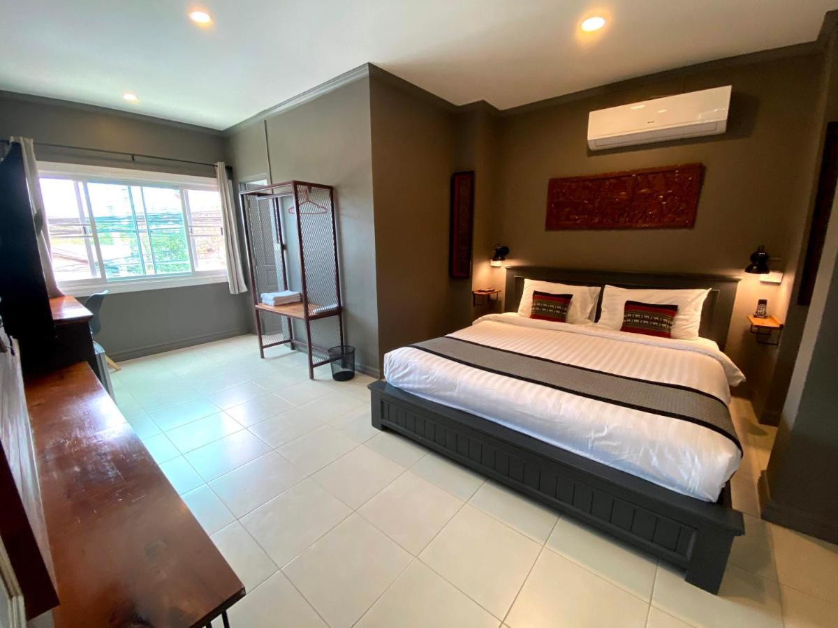 Patuxay Place Vientiane Buitenkant foto